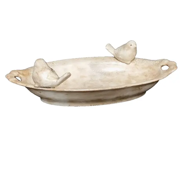 Foto de um(a) Prato de Porcelana com Pássaros, Década de 1940, da categoria de Pratos Decorativos. Prato de porcelana com dois pássaros na borda, craquelado e com marcas de uso que o deixou único, década de 1940. A: 4 cm /... Vendido no marketplace Trésors.