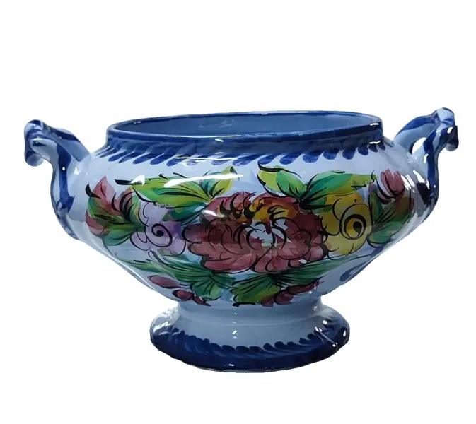 Foto de um(a) Sopeira Portuguesa Alcobaça, Faiança Pintada a Mão, da categoria de Terrinas de sopa. Sopeira portuguesa da cidade de alcobaça, faiança pintada a mão com o clássico motivo floral e arabescos. Não acompanha a... Vendido no marketplace Trésors.