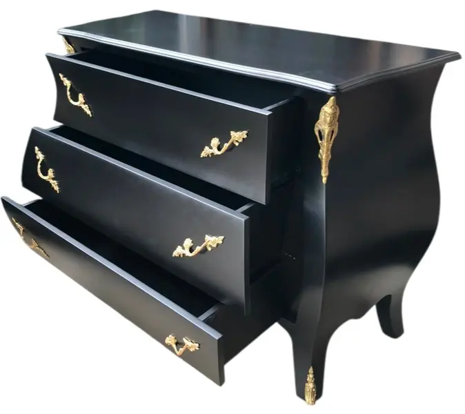 Foto de um(a) Cômoda Clássica Bombê com ornamentos em bronze, da categoria de Cômodas e Sapateira. Mostrado de uma perspectiva diferente. Vendido no marketplace Trésors.