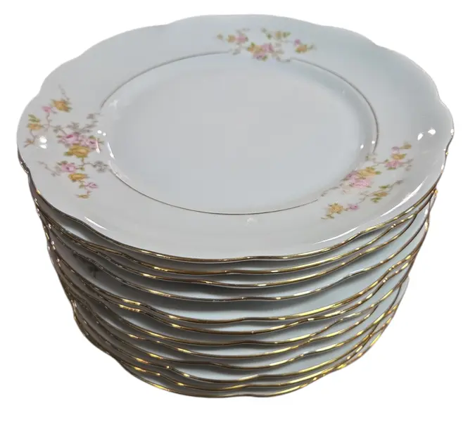 Foto de um(a) Raridade: Aparelho de Jantar Porcelana Renner (Porto Alegre) – 42 Peças – Floral com Filetes a Ouro, da categoria de Conjuntos de servir. Composição Completa (42 Peças): 12 Pratos Rasos 12 Pratos Fundos 12 Pratos de Sobremesa 01 Sopeira Grande com Tampa 03... Mostrado de uma perspectiva diferente. Vendido no marketplace Trésors.