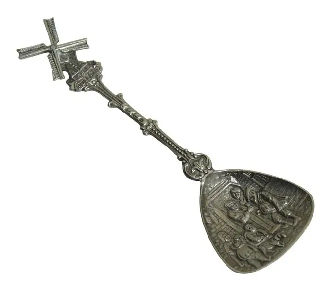Foto de um(a) Conjunto de 5 colherinhas metal, da categoria de Colheres. Conjunto de 5 colherinhas em metal prateado, trazidas como souvenir de varias regiões da Europa e Estados Unidos. Medida 13... Mostrado de uma perspectiva diferente. Vendido no marketplace Trésors.