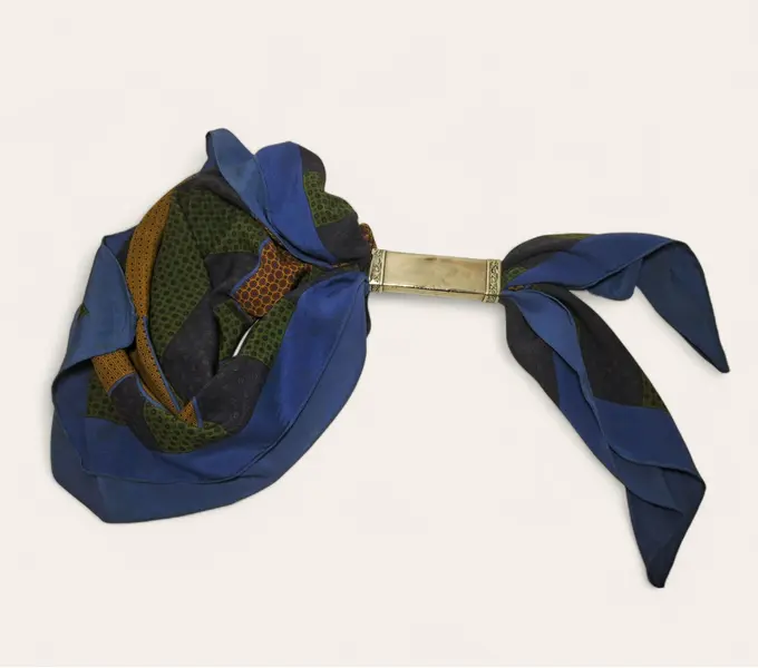 Foto de um(a) Passa-lenço em alpaca, da categoria de Outros colecionáveis. Lindo, elegante e autêntico passador de lenço, acessório originário dos habitantes dos pampas gaúchos ou de países vizinhos... Mostrado de uma perspectiva diferente. Vendido no marketplace Trésors.