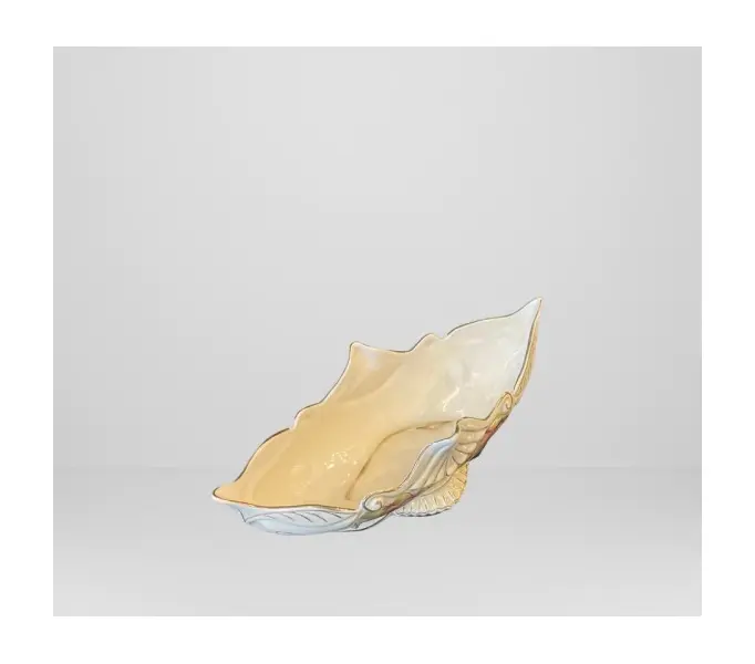 Foto de um(a) FLOREIRA DE FAIANÇA – ANOS 50, da categoria de Cachepot. Esta floreira em faiança, produzida nos anos 50, apresenta formato e acabamento típicos do período, refletindo o estilo... Mostrado de uma perspectiva diferente. Vendido no marketplace Trésors.