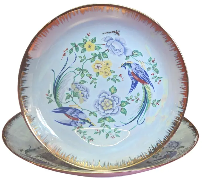 Foto de um(a) Conjunto de Sobremesa em Porcelana - 13 Peças - Decor Faisões e Flores, da categoria de Conjuntos de servir. Belíssimo jogo de sobremesa composto por 13 peças, confeccionado em porcelana de alta qualidade com acabamento em fundo... Mostrado de uma perspectiva diferente. Vendido no marketplace Trésors.