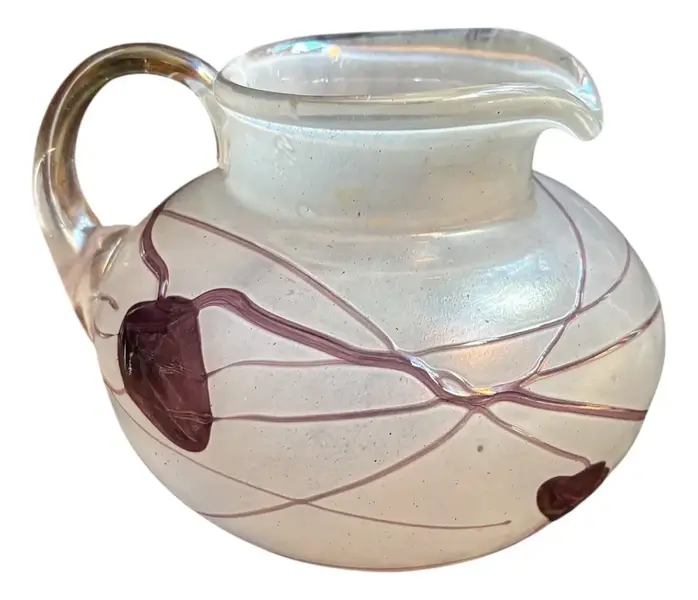 Foto de um(a) Antiga Jarra Art Deco Murano Iridescente Martin Weinberger, da categoria de Jarros. ~ Martin Weinberger / Germany ~Antiga jarra bojuda em Murano artístico iridescente. Trabalho totalmente manual, decoração... Vendido no marketplace Trésors.