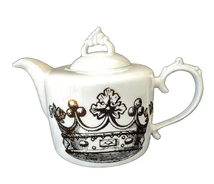 Foto de um(a) Bule Rosanna Kings Road Reedux, da categoria de Bules. Bule em porcelana rosanna kings road reedux. A: 17cm D: 14cm C da alça até o bico: 25cm Peso: 1,200kg. Vendido no marketplace Trésors.