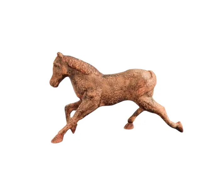 Foto de um(a) Escultura Equina, da categoria de Escultura. Escultura equina em técnica mista com pátina terracota envelhecida e base em madeira ebanizada. A: 22 cm L: 31 cm P: 9,5 cm... Vendido no marketplace Trésors.