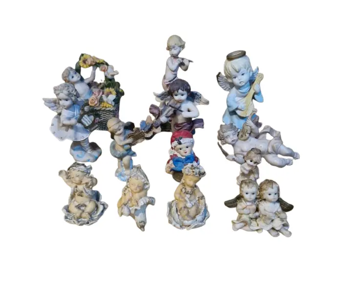 Foto de um(a) Anjinhos alados colecionáveis em resina, da categoria de Outros objetos decorativos. Encantador conjunto de pequenas estatuetas colecionáveis representando anjos e querubins, conhecidos como "putti" na arte... Vendido no marketplace Trésors.