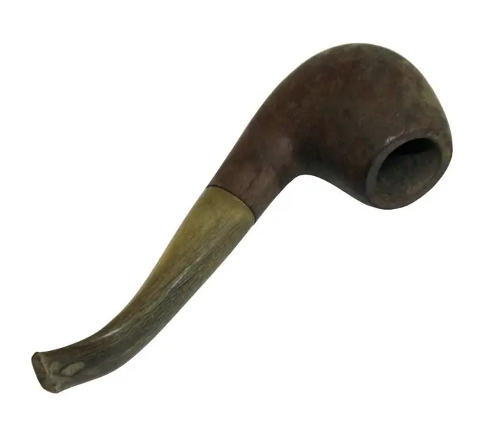 Foto de um(a) Conjunto de 4 quatros cachimbos ao gosto Jean Gilon, da categoria de Cachimbos. Antigo conjunto de quatro cachimbos, no suporte original em madeira nobre ao gosto Jean Gilon, sendo um em madeira com... Mostrado de uma perspectiva diferente. Vendido no marketplace Trésors.