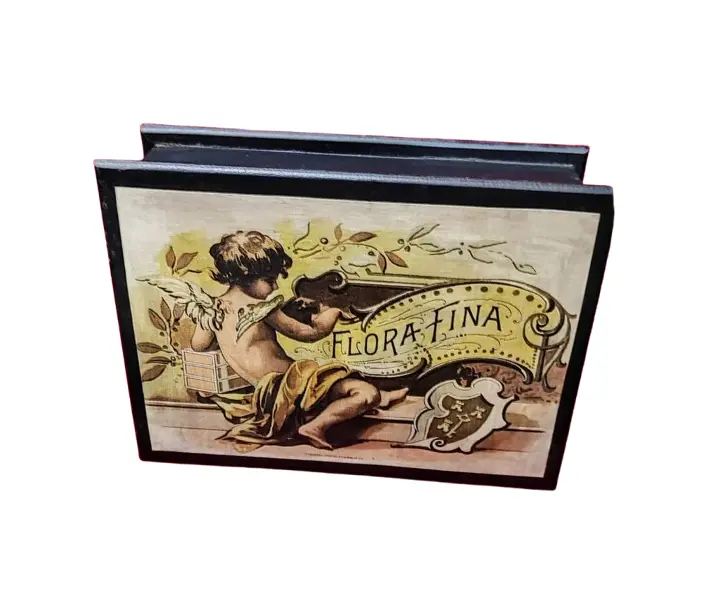 Foto de um(a) Caixa Porta Jóias Madeira Ebanizada, anos 2000, da categoria de Porta-Jóias. Caixa porta joia em madeira ebanizada com decoupage de anjo com compartimento removível para melhor armazenagem, década de... Vendido no marketplace Trésors.