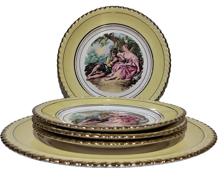 Foto de um(a) Antigo conjunto para bolo em porcelana NADIR (Década 70), da categoria de Pratos. Antigo conjunto para bolo em porcelana NADIR, barrado amarelo e reserva central com cena galante, borda ondulada com... Vendido no marketplace Trésors.