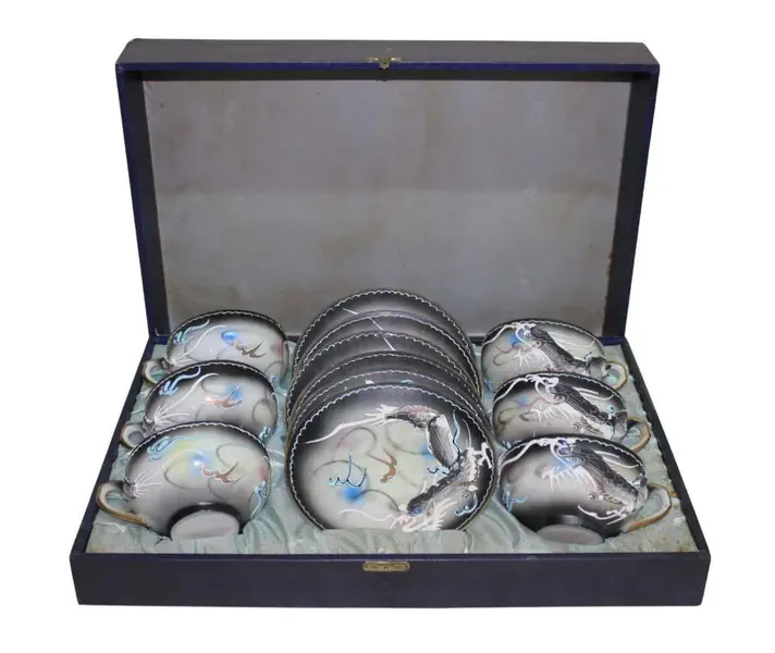 Foto de um(a) Conjunto 06 Xícaras De Chá Japonesas, da categoria de Xícaras. Antigo e raro conjunto de 06 das famosas xícaras para chá em porcelana japonesa, dita casquinha de ovo, com incrível... Vendido no marketplace Trésors.