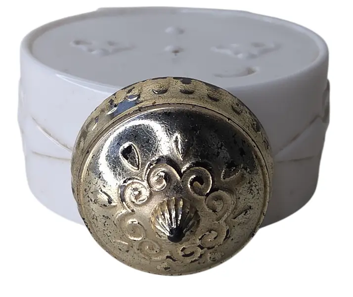 Foto de um(a) Perfume Avon Relógio Vintage, da categoria de Outros colecionáveis. Perfume Avon Relógio Vintage. Mostrado de uma perspectiva diferente. Vendido no marketplace Trésors.