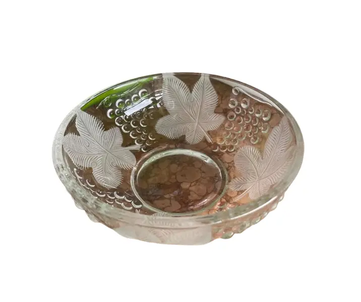 Foto de um(a) Antiga Uveira Bowl Decorativo Vidro Francês Satiné Art Deco, da categoria de Travessas e tigelas. Antiga uveira bowl decorativo em vidro francês com detalhes de uvas em satiné. Art Deco. Altura 5cm Diâmetro 16cm. Vendido no marketplace Trésors.