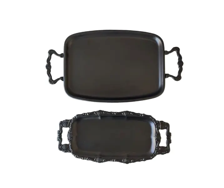 Foto de um(a) Bandejas Ferro e Latão, da categoria de Bandejas. Combo de duas bandejas com pintura eletrostática na cor preta: a maior em latão e a menor em ferro. MedidasMaior: L 24cm /... Vendido no marketplace Trésors.