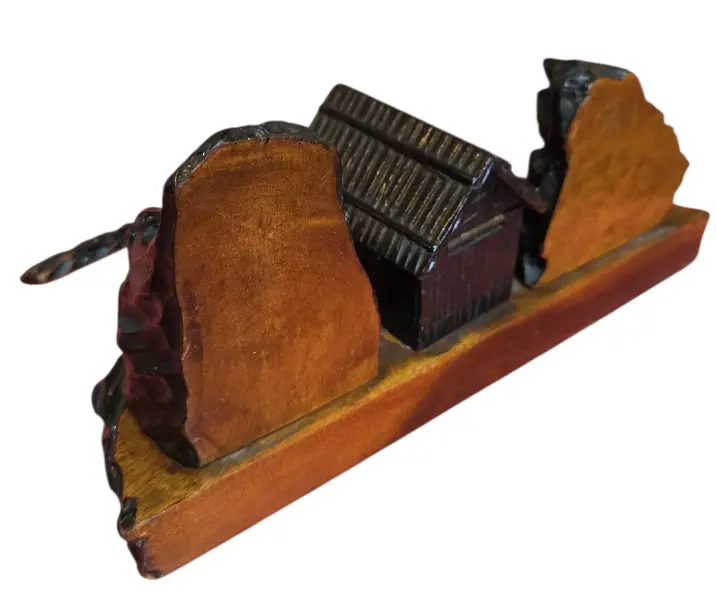 Foto de um(a) Escritório de Época: Tinteiro e Abridor de Cartas em Madeira Entalhada, da categoria de Outros colecionáveis. Excepcional conjunto de escrita vintage, composto por tinteiro de mesa e abridor de cartas coordenado. Esta peça destaca-se... Mostrado de uma perspectiva diferente. Vendido no marketplace Trésors.