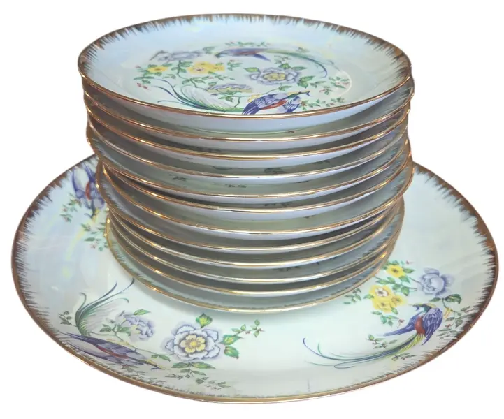 Foto de um(a) Conjunto de Sobremesa em Porcelana - 13 Peças - Decor Faisões e Flores, da categoria de Conjuntos de servir. Belíssimo jogo de sobremesa composto por 13 peças, confeccionado em porcelana de alta qualidade com acabamento em fundo... Vendido no marketplace Trésors.