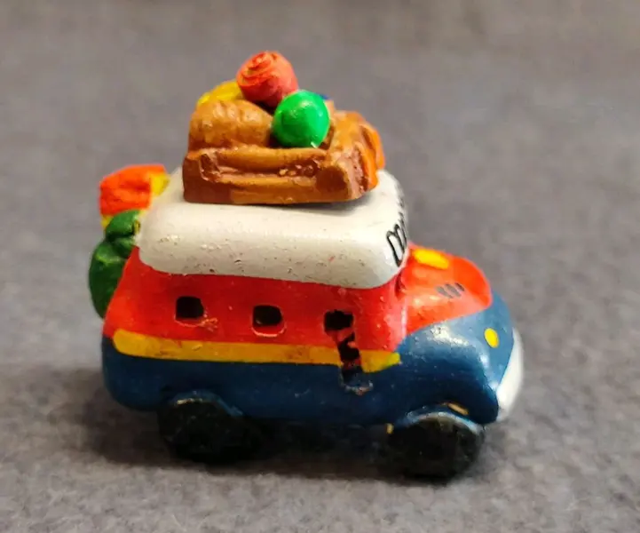 Foto de um(a) Combo Mini Ônibus Colombianos, Souvenir Arte Popular Colecionável, Década de 1980, da categoria de Memorabilia de viagem & souvenir. Combo ônibus colombianos em cerâmica policromada, souvenir direto de medellin, década de 1980. Arte popular colecionável. ... Mostrado de uma perspectiva diferente. Vendido no marketplace Trésors.