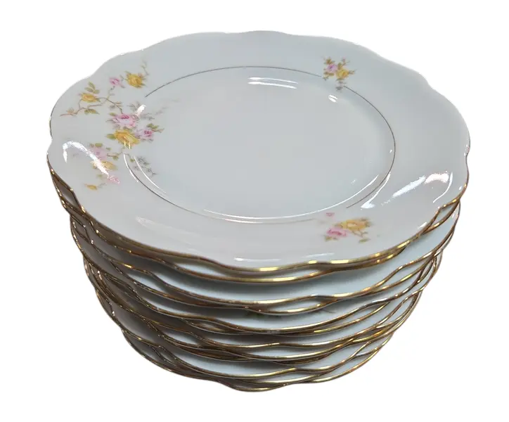 Foto de um(a) Raridade: Aparelho de Jantar Porcelana Renner (Porto Alegre) – 42 Peças – Floral com Filetes a Ouro, da categoria de Conjuntos de servir. Composição Completa (42 Peças): 12 Pratos Rasos 12 Pratos Fundos 12 Pratos de Sobremesa 01 Sopeira Grande com Tampa 03... Mostrado de uma perspectiva diferente. Vendido no marketplace Trésors.