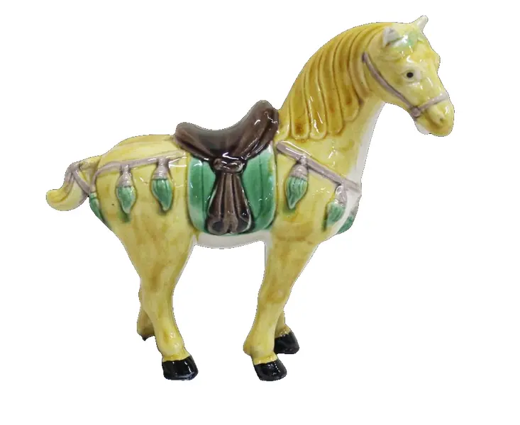 Foto de um(a) Escultura Cavalo Tang, da categoria de Escultura. Belo e antigo "Cavalo Tang", peça em cerâmica chinesa magnificamente policromada, popular durante a dinastia TANG... Vendido no marketplace Trésors.