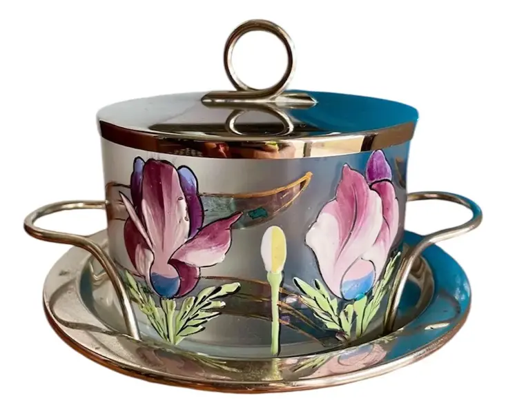 Foto de um(a) Antiga Caixa Manteigueira Prata Wmf Veneziano Art Nouveau, da categoria de Garrafas, potes e jarros. WMF. Antiga e belíssima caixa manteigueira veneziana pintada à mão. Armação em metal espessurado a prata, da renomada... Vendido no marketplace Trésors.