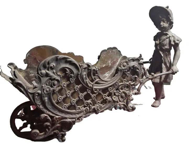 Foto de um(a) Magnífico Centro de Mesa Final Século XIX, da categoria de Escultura. Apresentamos uma magnífica obra de arte decorativa: uma suntuosa jardinière (ou floreira de mesa) figurativa em formato de... Vendido no marketplace Trésors.