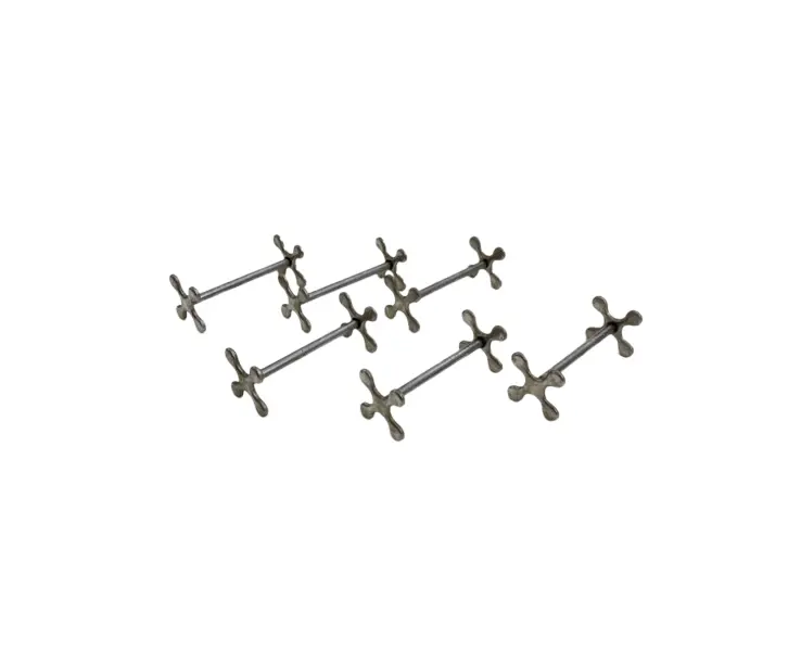 Foto de um(a) ​Jogo com 6 apoios de talher em metal, da categoria de Outros utensílios. Jogo com 6 apoios de talher em metal. Leves marcas do tempo e uso. Medidas: 7x3cm cada. Vendido no marketplace Trésors.