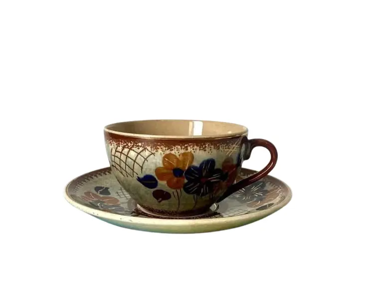 Foto de um(a) Xícara em fainça Portuguesa, da categoria de Xícaras. Xícara em faiança, portuguesa, Sacavém. Mede: 5cm de altura, 9cm diâm Pires: 14cm diâm. Vendido no marketplace Trésors.