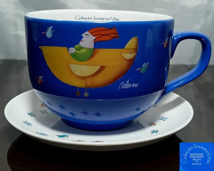 Foto de um(a) ​GUSTAVO ROSA, Aviador, Coleção Inverno Visa, da categoria de Canecas. GUSTAVO ROSA, Aviador, Coleção Inverno Visa, Xícara e pires de porcelana, xícara com 10cm de diâmetro e 8cm de altura, pires... Mostrado de uma perspectiva diferente. Vendido no marketplace Trésors.
