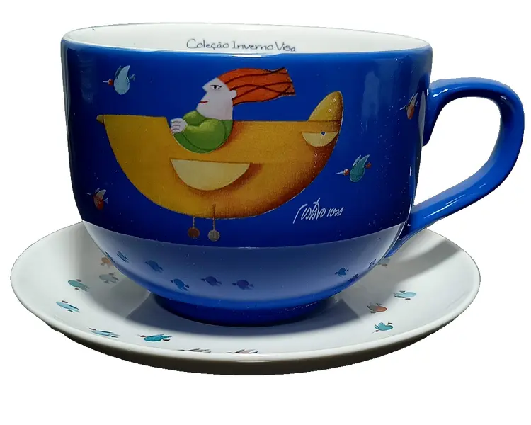 Foto de um(a) ​GUSTAVO ROSA, Aviador, Coleção Inverno Visa, da categoria de Canecas. GUSTAVO ROSA, Aviador, Coleção Inverno Visa, Xícara e pires de porcelana, xícara com 10cm de diâmetro e 8cm de altura, pires... Vendido no marketplace Trésors.