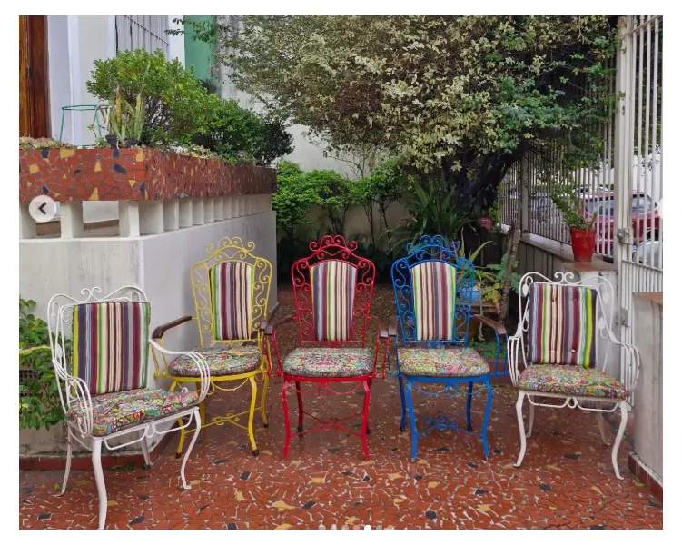 Foto de um(a) ​Conjunto de cadeiras de ferro para jardim modelo "Folhinha", da categoria de Cadeiras, bancos e banquetas. Conjunto de cadeiras de ferro para jardim modelo "Folhinha", muito tradicional no Brasil desde os anos 1950 e 1960.Essas... Mostrado de uma perspectiva diferente. Vendido no marketplace Trésors.
