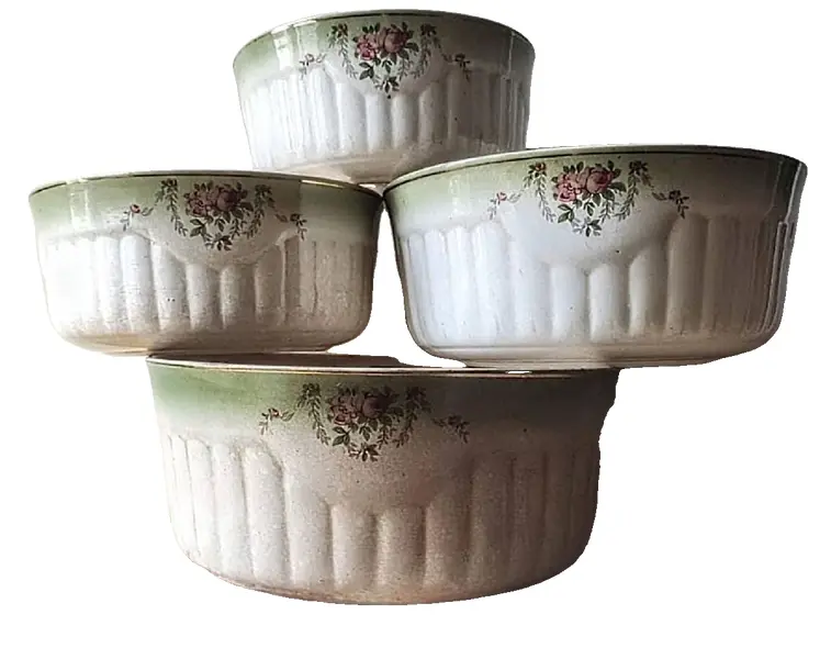 Foto de um(a) Conjunto de Bowls Porcelana Anos 30, da categoria de Travessas e tigelas. Bowls década de 1930 em porcelana policromada com gomos e craqueladas. De mafra, santa catarina. Sem marca porém com a... Vendido no marketplace Trésors.