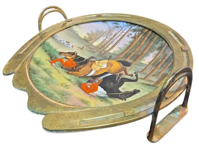 Foto de um(a) Centro de Mesa Austríaco Século XIX – Cena Clássica, da categoria de Centro de mesa. Uma obra de arte da cerâmica europeia do século XIX. Este imponente centro de mesa é um exemplar magnífico da produção... Vendido no marketplace Trésors.