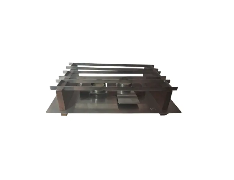 Foto de um(a) Rechaud de mesa, da categoria de Outros utensílios para servir. Peça utilitária de design consagrado dos anos 70. Em aço inox, marca HERCULES, base retangular, grelha em barras em aço e... Vendido no marketplace Trésors.