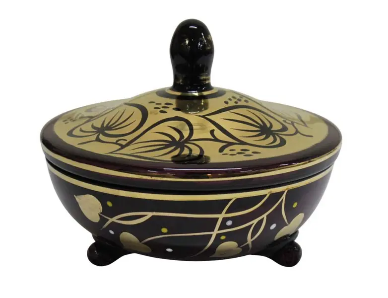 Foto de um(a) Baleiro redondo em cristal, da categoria de Acessórios de cozinha. Antigo e raro baleiro redondo em cristal na tonalidade vinho, com farta douração. Assente em tripé, feito manualmente. Peça... Vendido no marketplace Trésors.