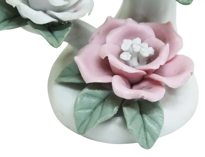 Foto de um(a) Enfeite de rosas CASA DEL REGALO BORTOLI VENEZIA, da categoria de Outros objetos decorativos. Delicado enfeite de rosas em porcelana pintada à mão em policromia. Peça adquirida CASA DEL REGALO BORTOLI VENEZIA, conforme... Mostrado de uma perspectiva diferente. Vendido no marketplace Trésors.