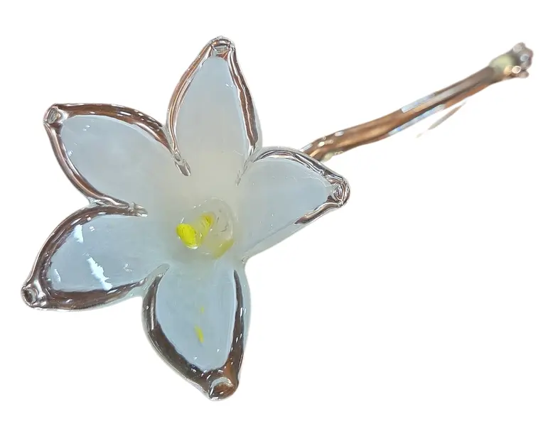 Foto de um(a) Flor Decorativa em Cristal Murano - Branca, da categoria de Outros colecionáveis. Elegante flor decorativa artesanal, modelada à mão em cristal Murano. Esta peça une o charme do design orgânico com a... Vendido no marketplace Trésors.