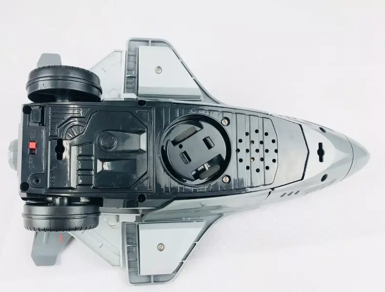 Foto de um(a) Brinquedo auto robotico avião vira robô, da categoria de Modelos de aviões. Esse avião é um brinquedo que qualquer uma criança gostaria de ganhar. Isso porque além dele de ser um avião, ele se... Mostrado de uma perspectiva diferente. Vendido no marketplace Trésors.
