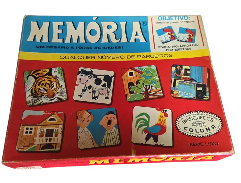 Foto de um(a) Jogo de Memória - Série Luxo nº 804, da categoria de Jogos de tabuleiro. Este não é um jogo de memória comum de papel fino. A Série Luxo destaca-se pelas suas peças em papel cartão duplex de alta... Vendido no marketplace Trésors.