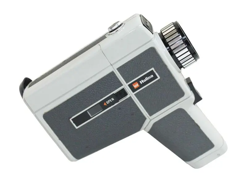 Foto de um(a) Antiga filmadora HALINA SUPER EIGHT, da categoria de Câmeras fotográficas. Antiga filmadora da marca HALINA SUPER EIGHT, fabricada em Hong Kong pela W.Hanking Entrerprises ltd entre 1968/1972.... Mostrado de uma perspectiva diferente. Vendido no marketplace Trésors.