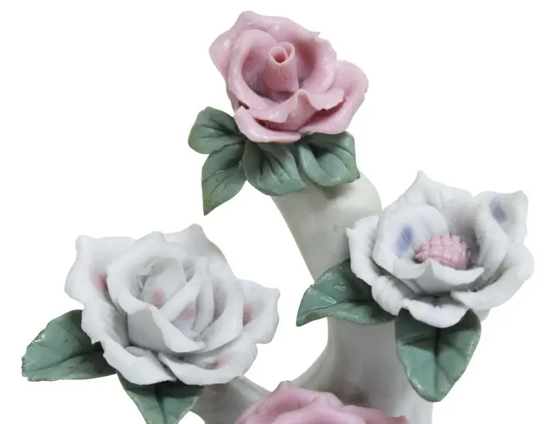 Foto de um(a) Enfeite de rosas CASA DEL REGALO BORTOLI VENEZIA, da categoria de Outros objetos decorativos. Delicado enfeite de rosas em porcelana pintada à mão em policromia. Peça adquirida CASA DEL REGALO BORTOLI VENEZIA, conforme... Mostrado de uma perspectiva diferente. Vendido no marketplace Trésors.