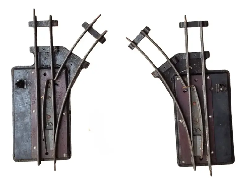 Foto de um(a) Conjunto Vintage De Ferromodelismo Alemão Bub 127/220v, da categoria de Trens de brinquedo. *POR FAVOR LER COM ATENÇÃO* Conjunto de ferromodelismo alemão ´´BUB`` na caixa com manual original.Karl Bub foi um pioneiro... Mostrado de uma perspectiva diferente. Vendido no marketplace Trésors.