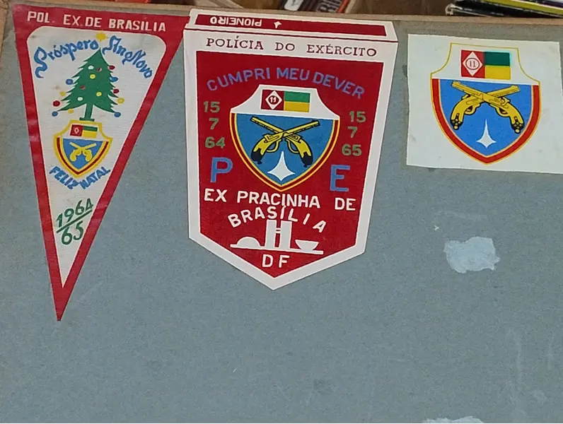 Foto de um(a) Militaria - Álbum de fotografia Exército Brasileiro - Polícia do Exército de Brasília 1964 - 1965, da categoria de Outras militarias. Militaria - Álbum de fotografia Exército Brasileiro - Polícia do Exército de Brasília 1964 - 1965 Álbum com 70 fotos... Mostrado de uma perspectiva diferente. Vendido no marketplace Trésors.