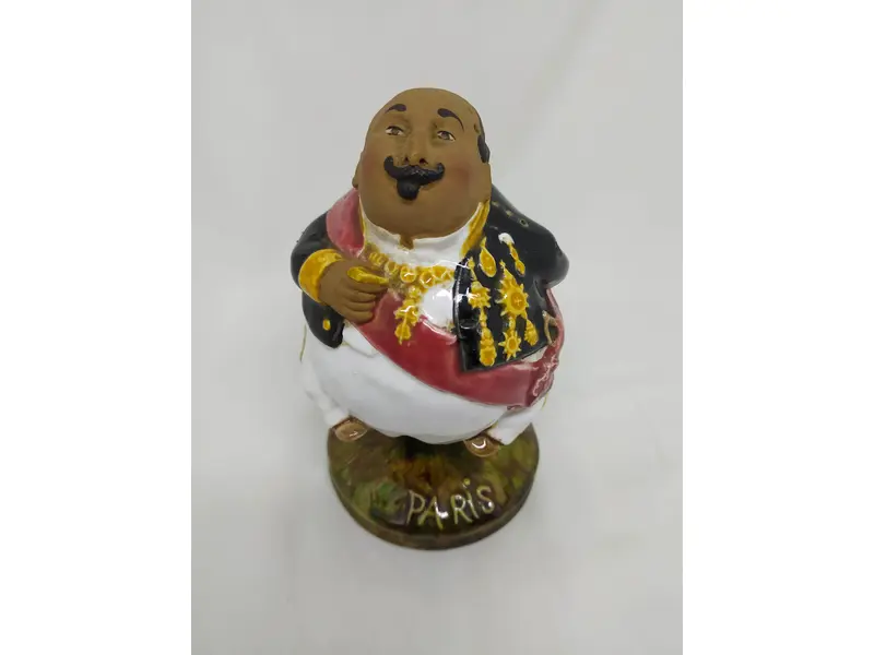 Foto de um(a) Visconde português faiança - Bordalo Pinheiro, da categoria de Escultura. Estatueta de faiança de Visconde de Faria articulado. Faz alusão à participação de Portugal na exposição internacional de... Mostrado de uma perspectiva diferente. Vendido no marketplace Trésors.