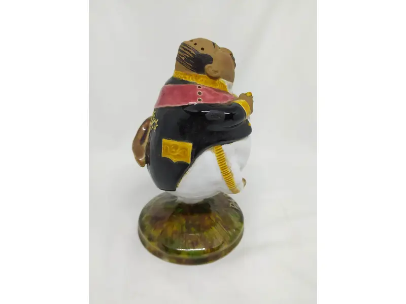 Foto de um(a) Visconde português faiança - Bordalo Pinheiro, da categoria de Escultura. Estatueta de faiança de Visconde de Faria articulado. Faz alusão à participação de Portugal na exposição internacional de... Mostrado de uma perspectiva diferente. Vendido no marketplace Trésors.