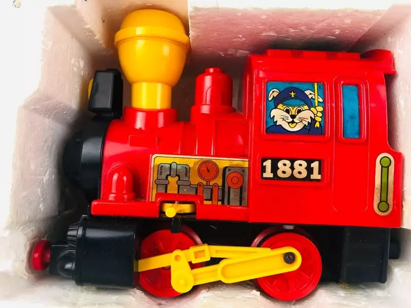 Foto de um(a) Brinquedo ferrovia Big Trem Estrela anos 80, da categoria de Trens de brinquedo. Brinquedo Ferrovia Big Trem Estrela Anos 80. Mostrado de uma perspectiva diferente. Vendido no marketplace Trésors.