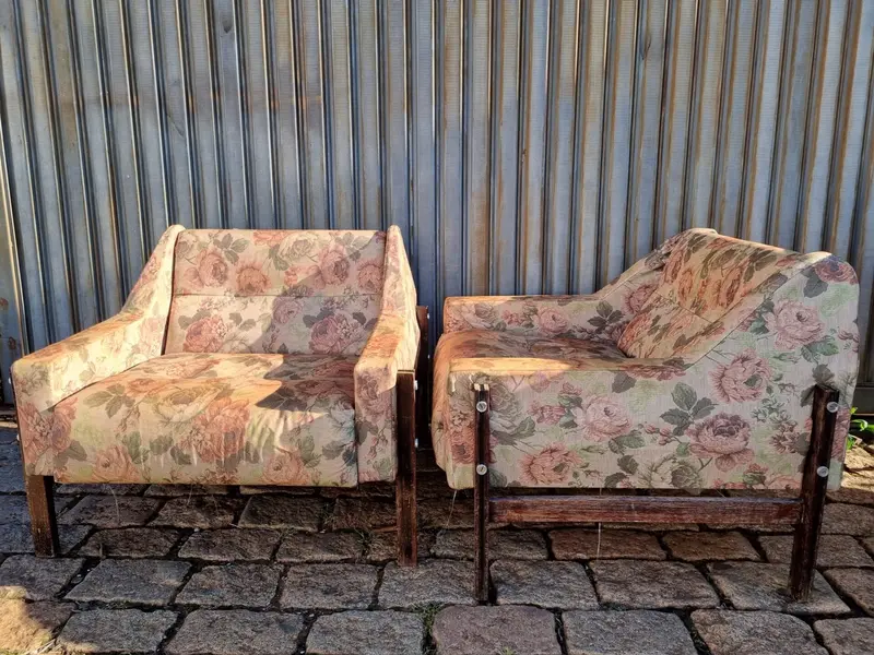 Foto de um(a) Par de poltronas Lafer MP-49, da categoria de Poltronas. Par de poltronas de Percival Lafer MP49, estrutura em madeira nobre, provavelmente jacarandá da Bahia e estofado de época,... Mostrado de uma perspectiva diferente. Vendido no marketplace Trésors.