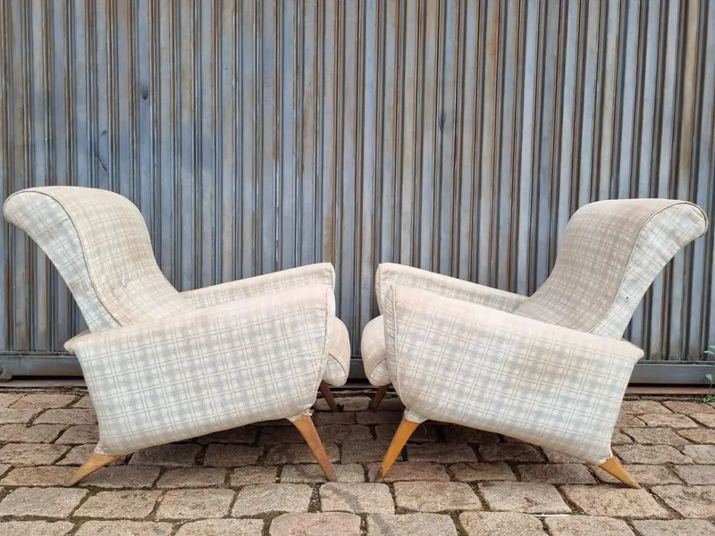 Foto de um(a) Par de poltronas Italianas em pau marfim, da categoria de Poltronas. Raro par de poltronas ao estilo Italiano, design anônimo, estado original de conservação, estrutura em madeira pau... Mostrado de uma perspectiva diferente. Vendido no marketplace Trésors.