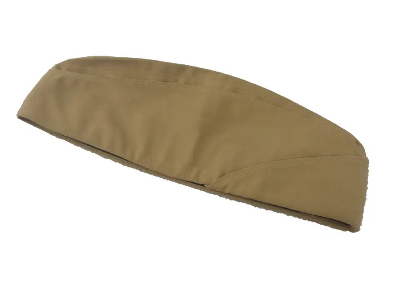 Foto de um(a) Militaria - Bibico / Gorro Sem Pala Militar - Boina Militar, da categoria de Outras militarias. Militaria - Bibico / Gorro Sem Pala Militar Militaria - Bibico / Gorro Sem Pala Militar - Boina MilitarTecido na cor caqui. Mostrado de uma perspectiva diferente. Vendido no marketplace Trésors.