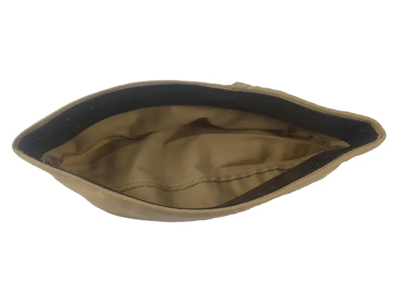 Foto de um(a) Militaria - Bibico / Gorro Sem Pala Militar - Boina Militar, da categoria de Outras militarias. Militaria - Bibico / Gorro Sem Pala Militar Militaria - Bibico / Gorro Sem Pala Militar - Boina MilitarTecido na cor caqui. Mostrado de uma perspectiva diferente. Vendido no marketplace Trésors.